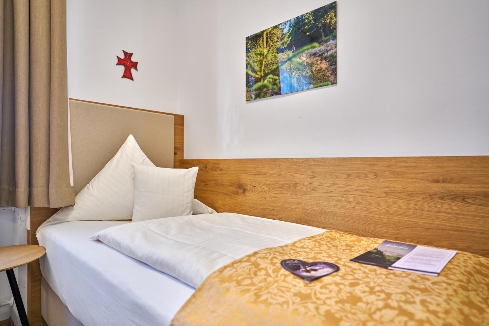 Wander Und Aktiv Hotel Roesslwirt Lam Exterior foto